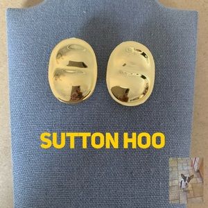 Carlton Ridge for Sutton Hoo gold tone post earrings